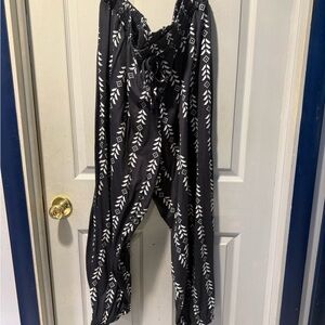 Bloomchic Black and White Patterned Women's Pants